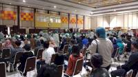  Membludak, Ribuan Pelajar Antre Terima Suntikan Vaksin di Kampus Itenas Bandung